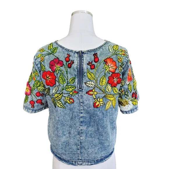 Embroidered Roses Denim Top Size M - Picture 3 of 14